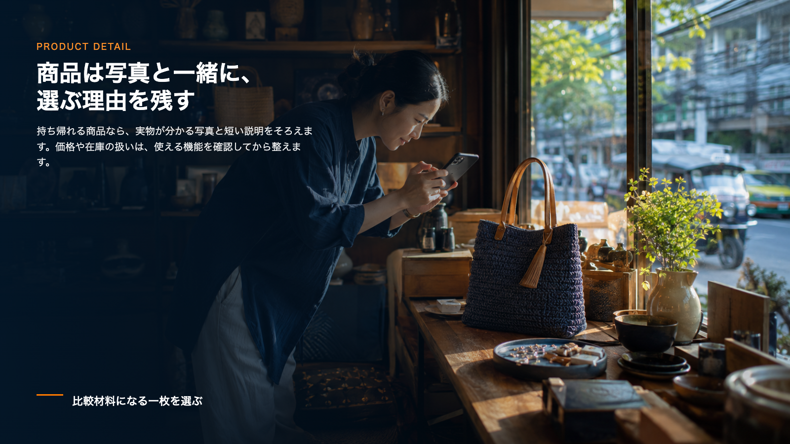 バンコクの雑貨店で商品写真を撮影する店主